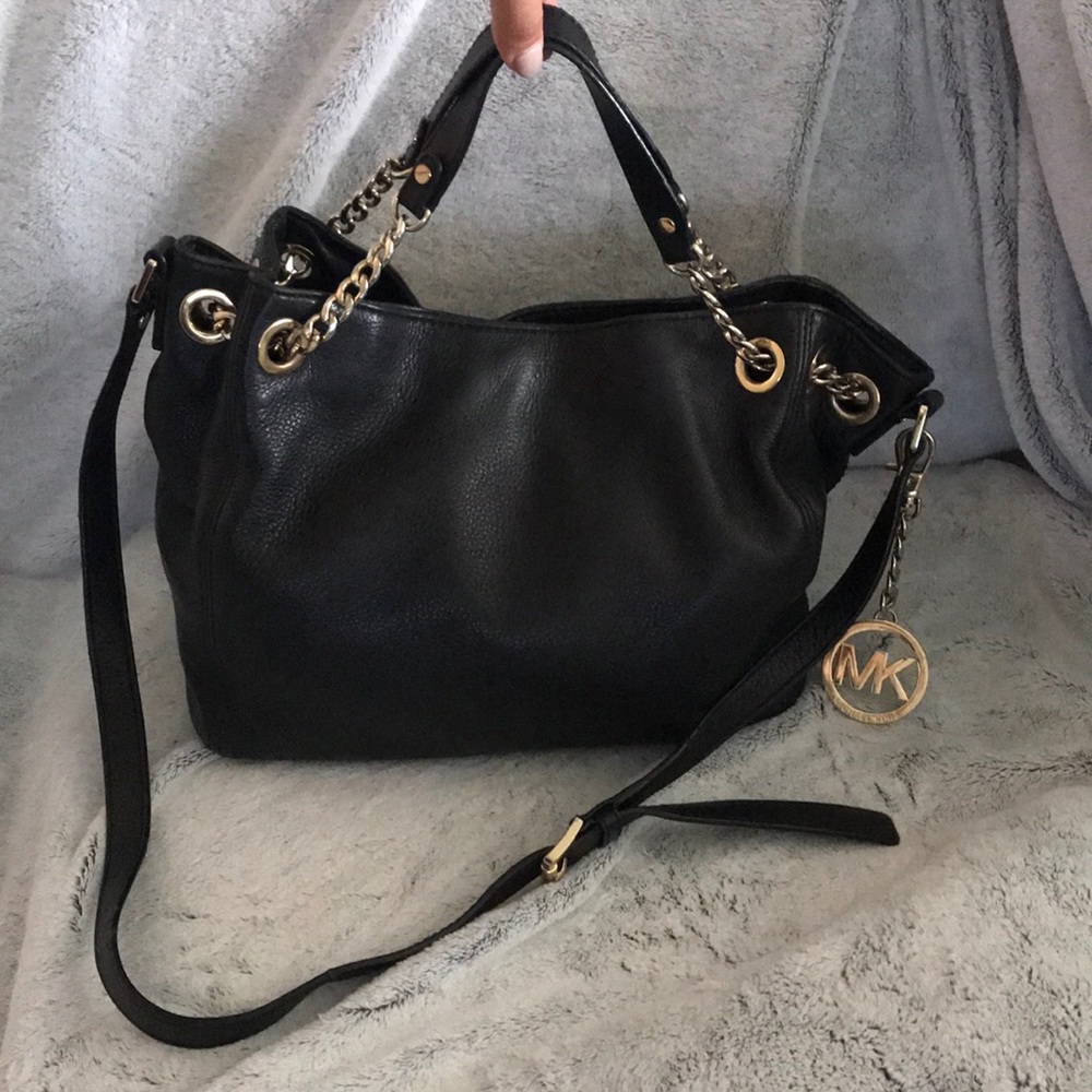 Black Michael Kors hand and shoulder tote